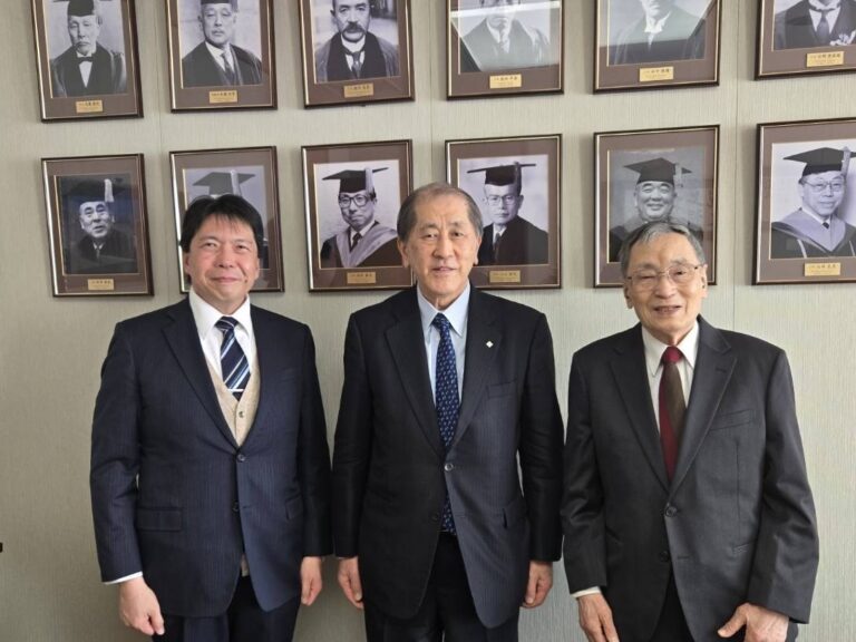 表敬訪問のアイキャッチ画像
